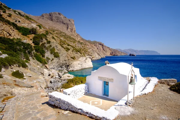 Romantikus táj kilátás nyílik strand kápolna Amorgos, Görögország — Stock Fotó