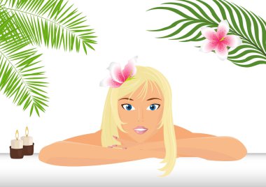  Güzel sarı saçlı bayan spa 'da dinleniyor. Güzel bir palmiye ağacının, tesisatçının ve mumların yanında.
