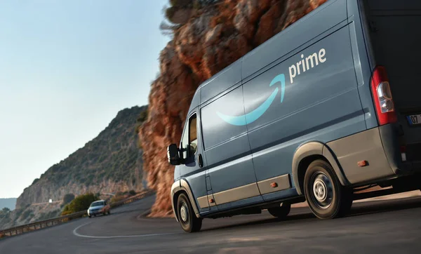 Kas / Türkiye - 10.08.18: Amazon Prime 'ın teslimat kamyonu