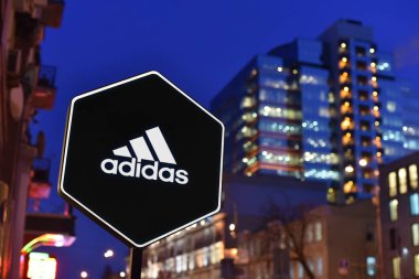 Kiev / Ukrayna - 01.22.18: Adidas işareti 