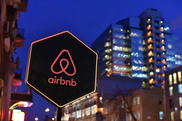 Kiew Ukraine Aushängeschild Von Airbnb Inc Online Marktplatz Für Ferienvermietung — Stockfoto