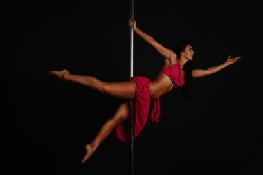 Kadın performans gösteren kutup dans