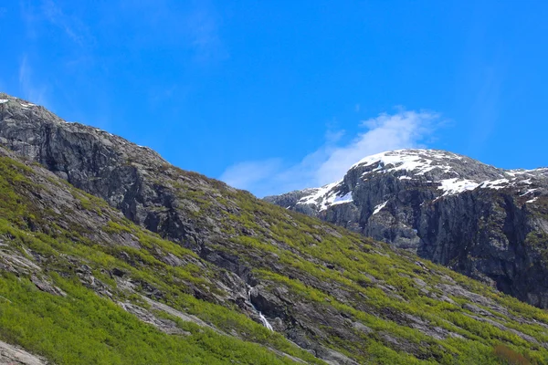 Verano pendientes de montaña — Foto de Stock