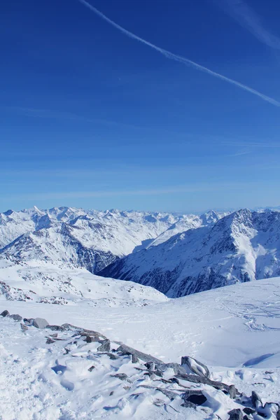 Toppar i bergskedjan i vinter, Alperna, Österrike — Stockfoto