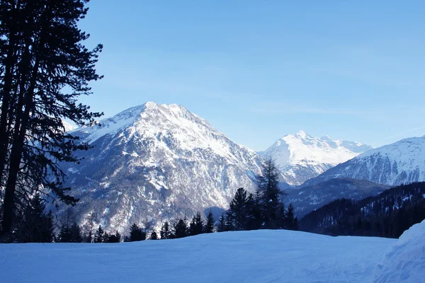 Toppen van de bergketen in winter, Alpen, Oostenrijk — Stockfoto