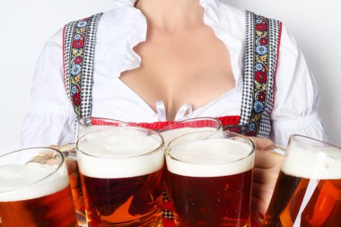 Oktoberfest bira kadınla