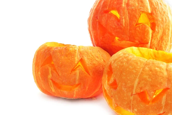 Calabazas de Halloween brillantes aisladas sobre fondo blanco — Foto de Stock