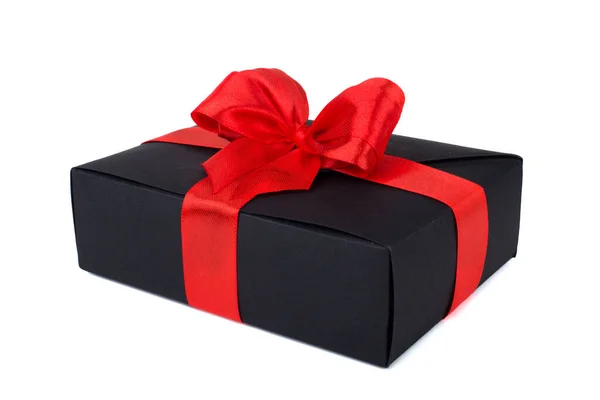 黒い金曜日の贈り物 白い背景に隔離された赤い絹のリボン弓付きの紙箱 — ストック写真