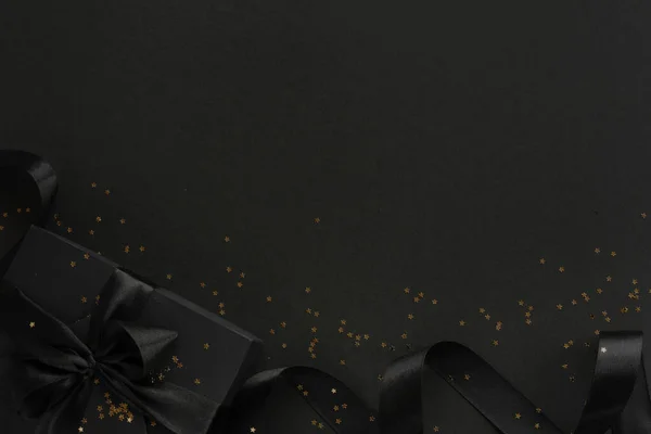 Черная Пятница Подарок Бумажная Коробка Шелковой Лентой Лук Золотые Блестящие — стоковое фото