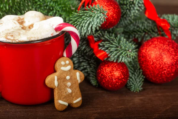 Chocolate Caliente Cacao Taza Roja Con Malvaviscos Bastón Caramelo Galleta — Foto de Stock