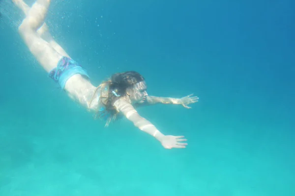 Mujer Nadando Bajo Agua Mar Mediterráneo Adriático Croacia —  Fotos de Stock