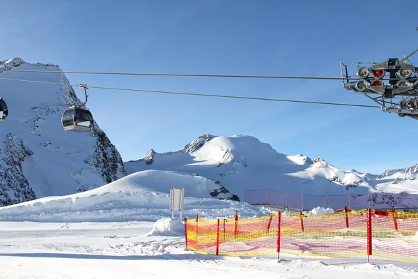 Skilift in de bergen — Stockfoto