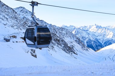 Dağlarda kayak kaldırma