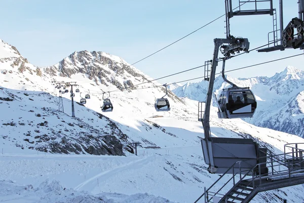 Skilift in de bergen — Stockfoto