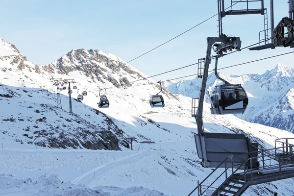 Impianti di risalita in montagna — Foto Stock