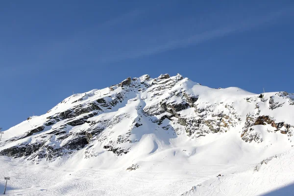 Skilift in den Bergen — Stockfoto