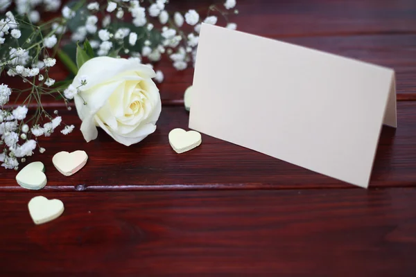 Rose, hearts and card on table — Stock Photo, Image