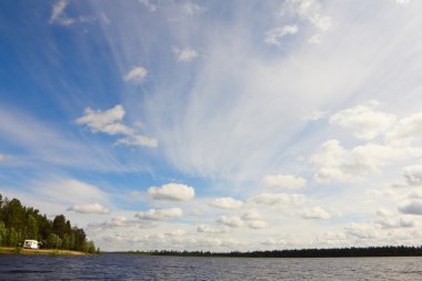 Körfez ve orman manzara