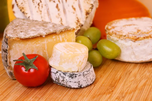 Various types of cheese — Stock Photo, Image