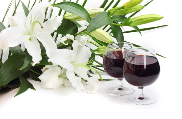 Wina i kwiaty — Zdjęcie stockowe
