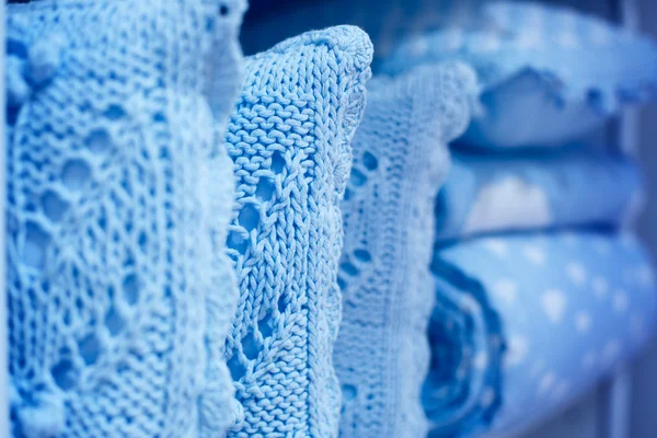 Pillows and blankets on showcase — Stock Photo, Image