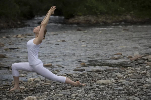 Femme de yoga — Photo