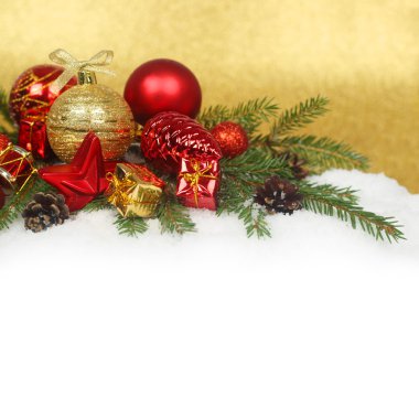 Karda noel süslemesi