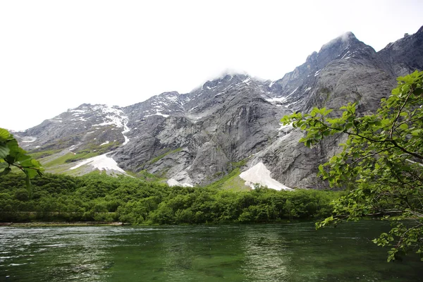 山の氷河川 — ストック写真