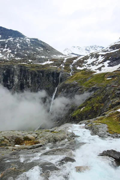 Rio glacial de montanha — Fotografia de Stock