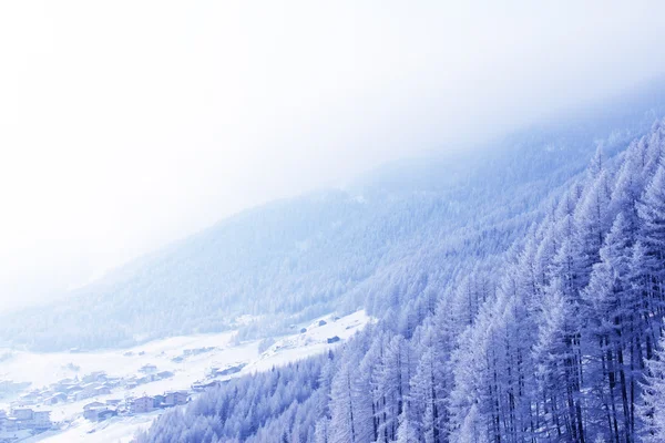 Panoramatický pohled na malé lyžařské středisko Solden, Rakousko — Stock fotografie