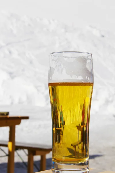 Bardakla bira — Stok fotoğraf