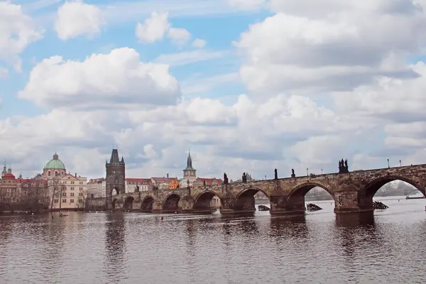 Prag 'daki Charles Köprüsü — Stok fotoğraf