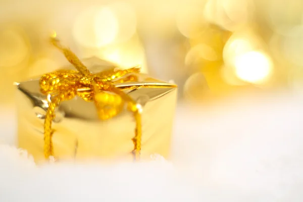 Christmas gift on snow macro — Stock Photo, Image