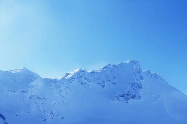 Picos de la cordillera en invierno, Alpes, Austria — Foto de Stock