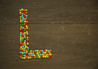 Şekerle yapılan L harfi