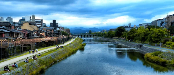 Kyoto Kamo Gawa Nehri'nin güzel manzara — Stok fotoğraf