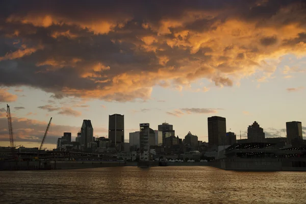 Solnedgång på Montreal city — Stockfoto