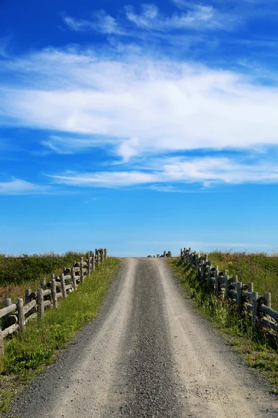 Estrada de cascalho para o céu — Fotografia de Stock