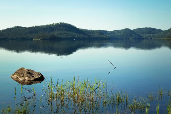 Spokojne jezioro w Kanada — Zdjęcie stockowe