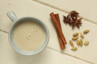 Chai beyaz arka plan üzerinde
