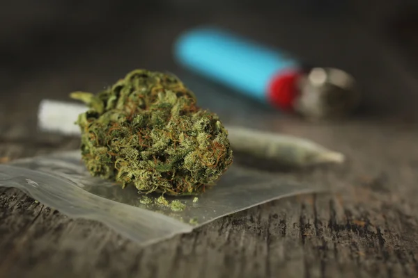 Weed on table with lighter — Stock Photo, Image
