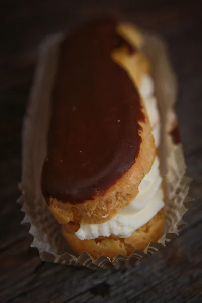 Chocolate eclair — Stock Photo, Image