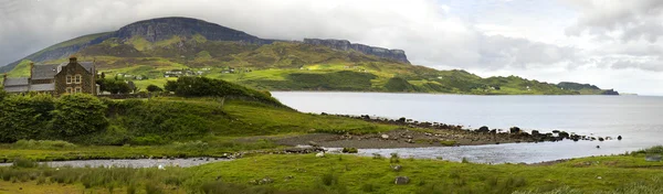 Tepeler ve dağlar ve Isle of skye — Stok fotoğraf