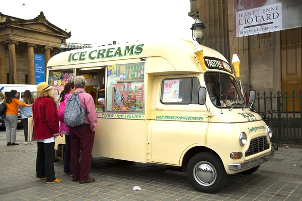 Ice cream truck — Stock Photo, Image