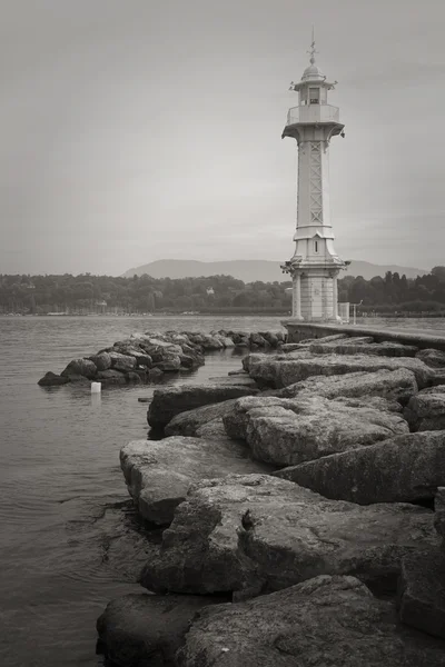 Les Paquis vuurtoren in Geneve, Zwitserland — Stockfoto