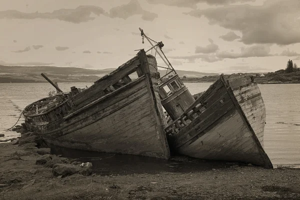 Old boads aground in Isle of Mull — Stock Photo, Image