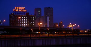 montreal landmark Farine 5 gül