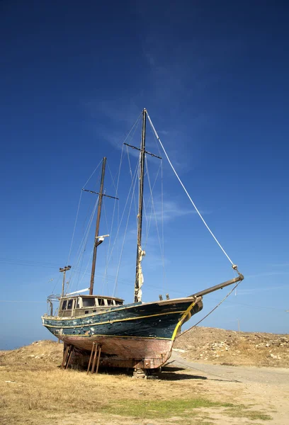 Boten in een blauwe hemel — Stockfoto