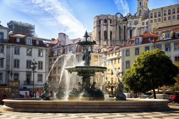 Barokke fontein op rossio square, Lissabon — Stockfoto