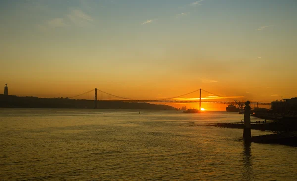 Il ponte 25 de Abril a Lisbona, Portogallo — Foto Stock